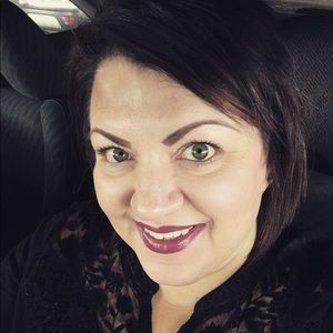 Meet your Posher, Cassandra